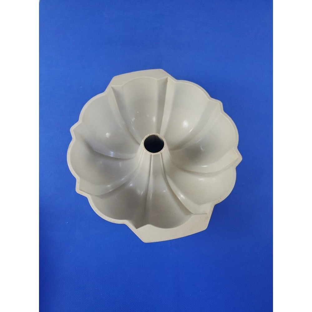 Vintage NordicWare Bundt Fluted Tube Pan Microwave & Conventional Oven